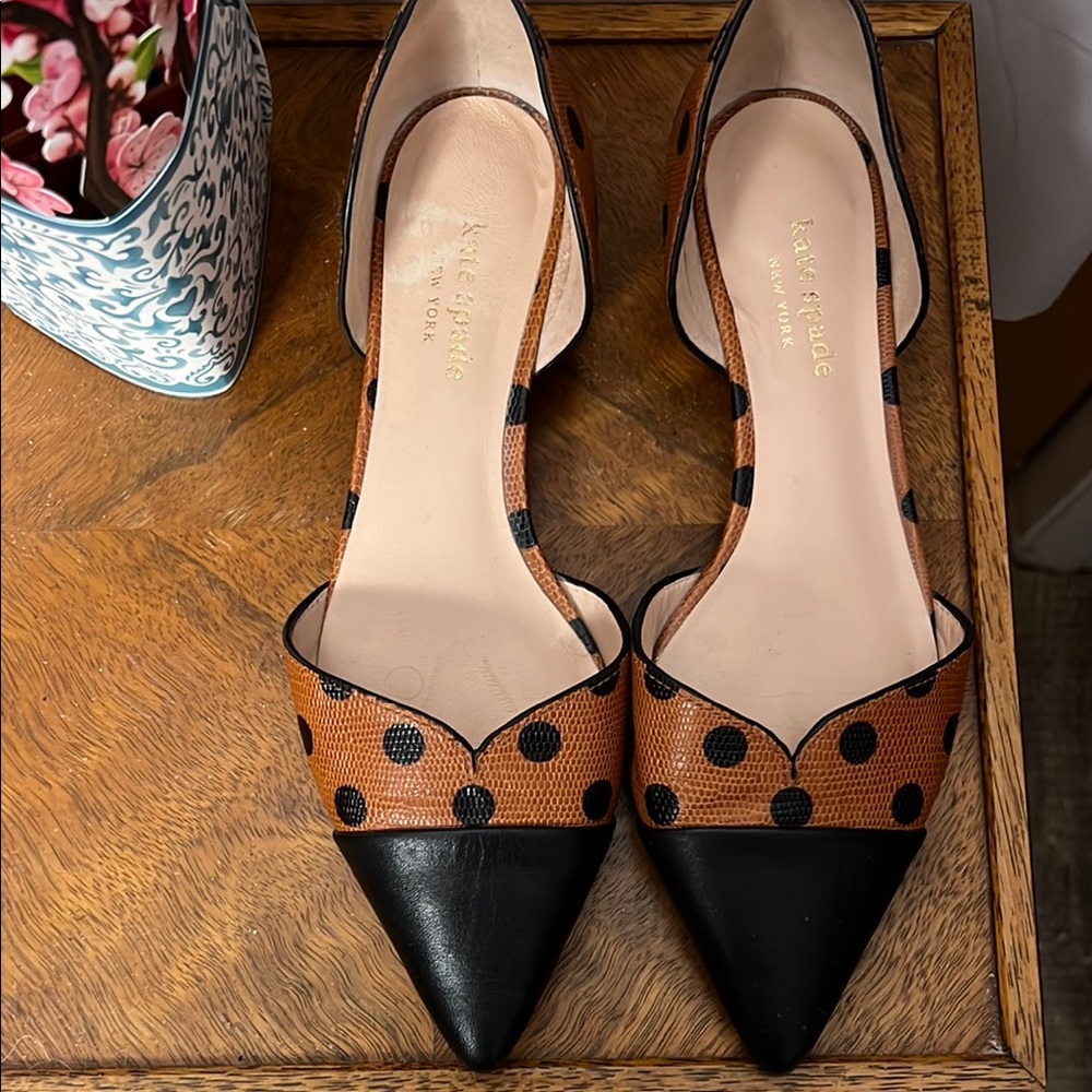 😍Kate Spade Black and Tan Polka Dot Flats SZ 6, will better fit 6.5 🥹 REPOSH😩 - Picture 2 of 6